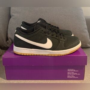 Nike SB Men’s Dunk Low Pro Black Gum Shoes | Size 9.5 CD2563-006 Black White NEW